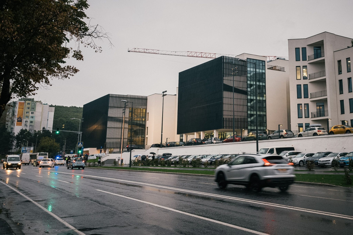 Ministrul Dezvoltării, Cseke Attila, susține declarații de presă la inaugurarea noii săli de concerte a Academiei de Muzică din Cluj